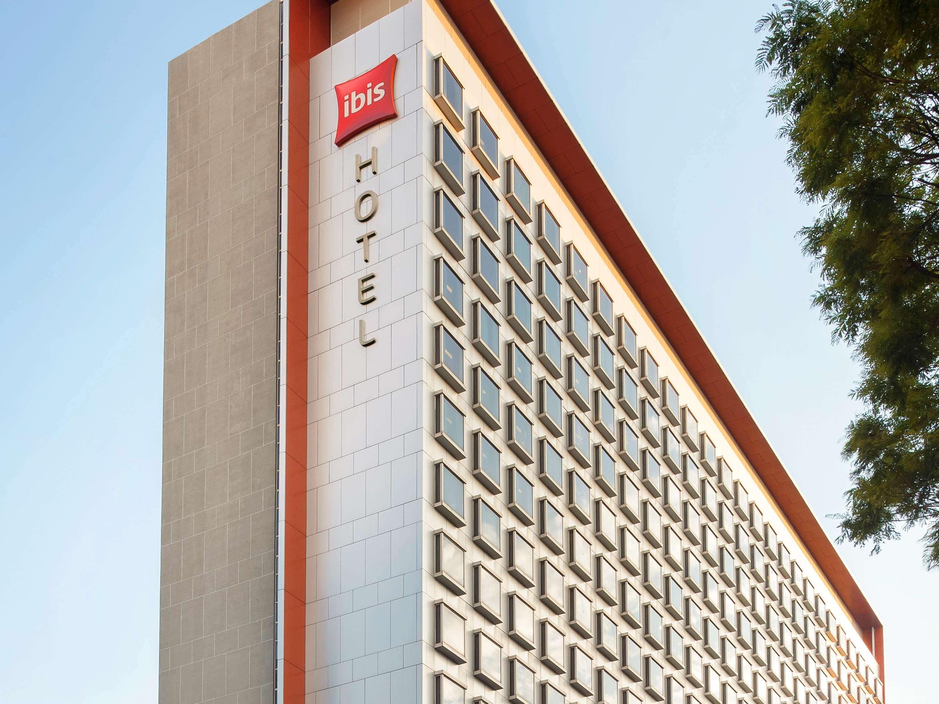 Ibis Singapore On Bencoolen - Newly Renovated Exterior photo