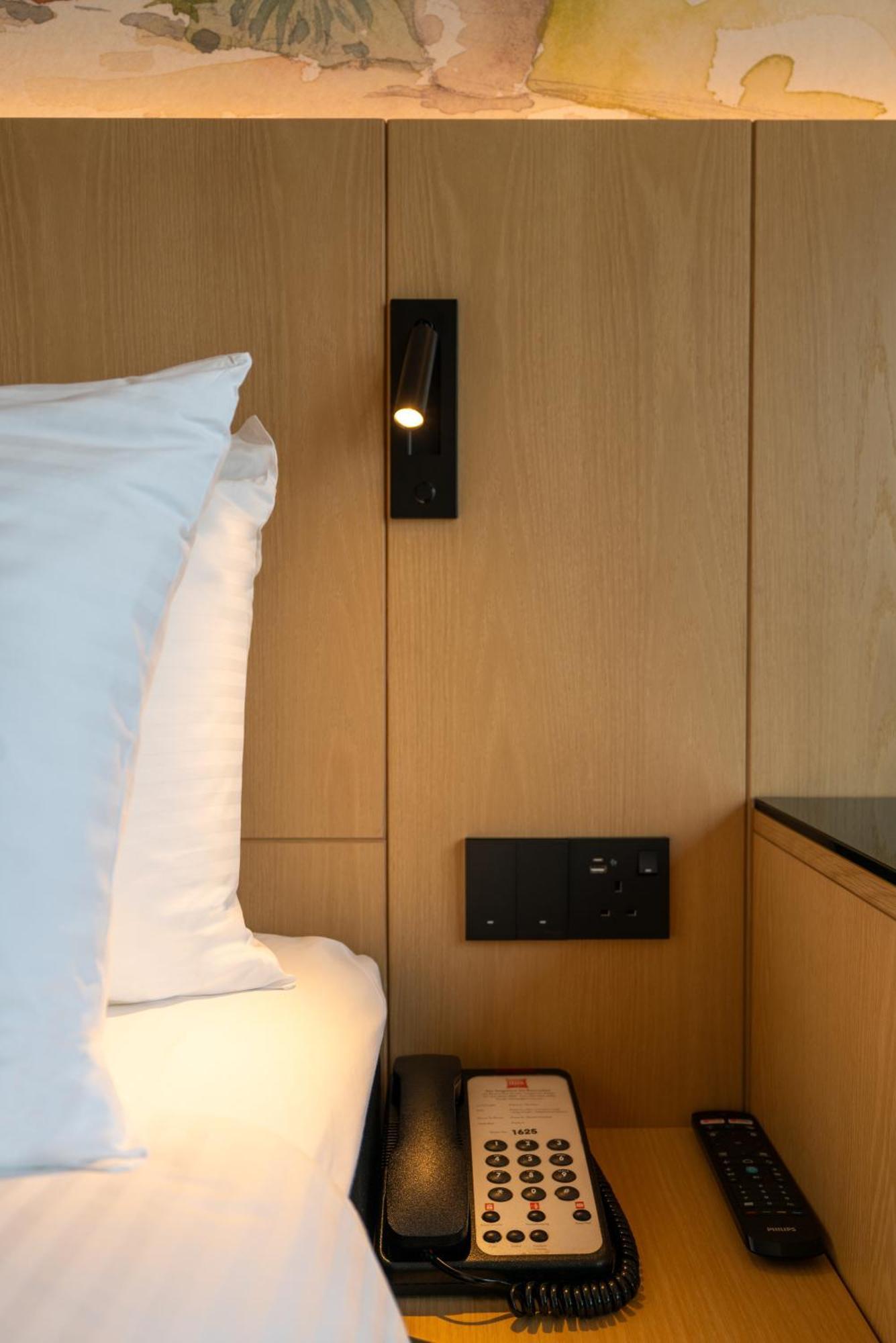 Ibis Singapore On Bencoolen - Newly Renovated Exterior photo